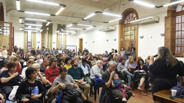 Asamblea. Los docentes estaban comenzando la sexta semana consectuva  de  paro en las facultades y colegios preuniversitarios de la ciudad