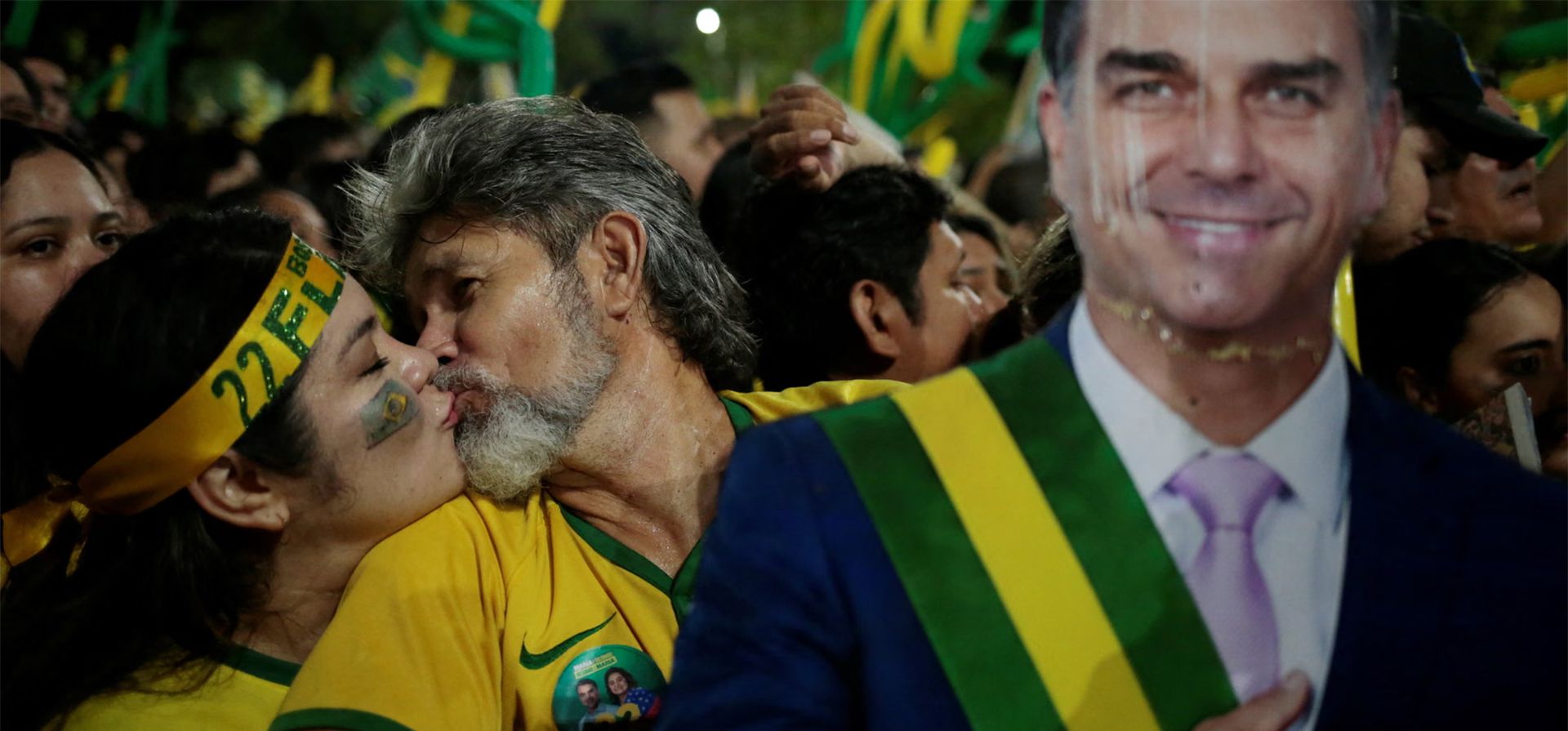 Partidarios de Flavio Bolsonaro se manifiestan antes de la segunda vuelta de las elecciones presidenciales, en la que se espera que él resulte ganador, Manaos, Brasil. Fotografía: Suamy Beydoun/Reuters Partidarios de Flavio Bolsonaro se manifiestan antes de la segunda vuelta de las elecciones presidenciales, en la que se espera que él resulte ganador, Manaos, Brasil. Fotografía: Suamy Beydoun/Reuters