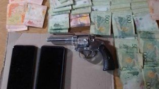 Cayeron tres delincuentes por extorsión a un comerciante: uno de ellos es policía