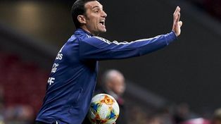 Scaloni espera por la sanción a Messi para dar la lista