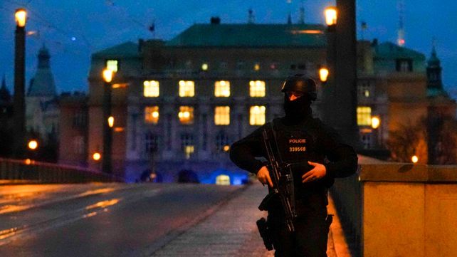 Un hombre armado asesinó al menos 14 personas en el centro de Praga