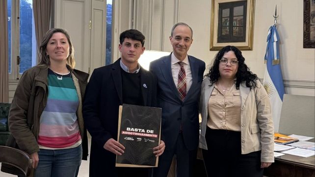 Los ediles libertarios buscan crear un dispositivo nacional para recibir denuncias por supuesto adoctrinamiento en las universidades.