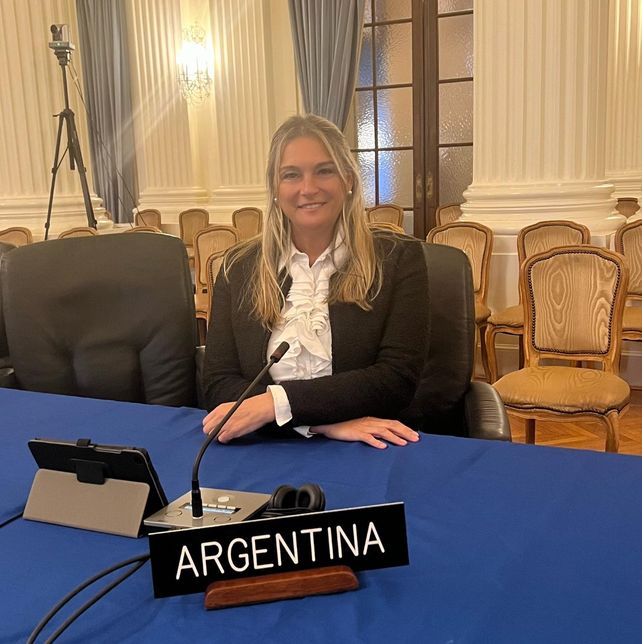 La abogada rosarina Liliana Molina Soljan _especialista en inteligencia artificial y nuevas tecnologías_ participó del 6 al 10 de marzo en misión oficial de WEF (WOMAN ECONOMIC FORUM) junto a un grupo de prestigiosas mujeres en la Comisión de la Condición Jurídica y Social de la Mujer de la ONU.&nbsp; 