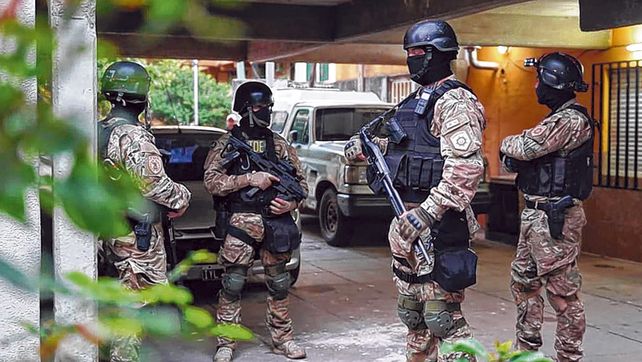 Armados. Agentes de la TOE y la PDI allanaron el barrio Municipal el pasado jueves 20 de diciembre.