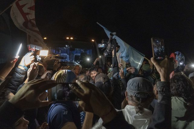 Finalizó marcha a Lago Escondido que buscó mostrar que el lugar es patrimonio de los argentinos