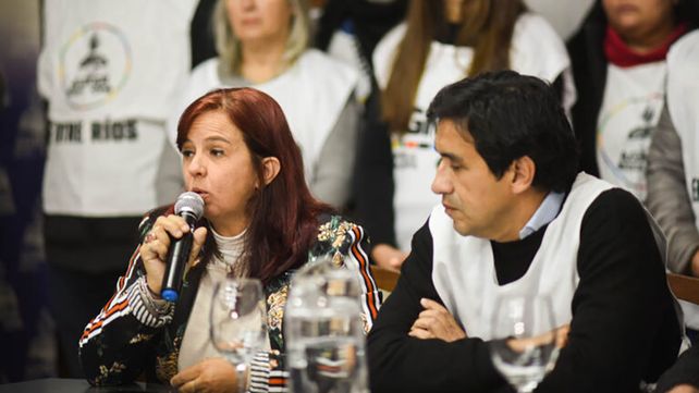Agmer, Cauce y padres: los productos de Teknofood violan la Ley de Etiquetado Frontal