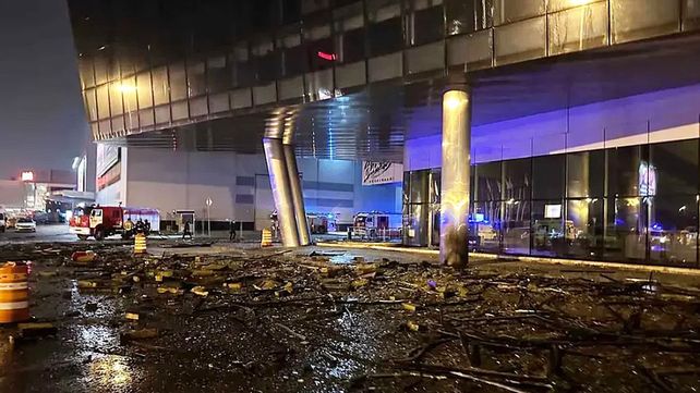 Kremlin dijo que hay 11 detenidos por el atentado en Crocus City Hall en Moscú. Hay más 140 heridos. ISIS se atribuyó el atentado pero Rusia apunta a Ucrania.