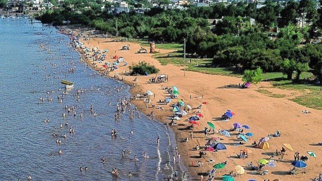 Colón inauguró este sábado su playa