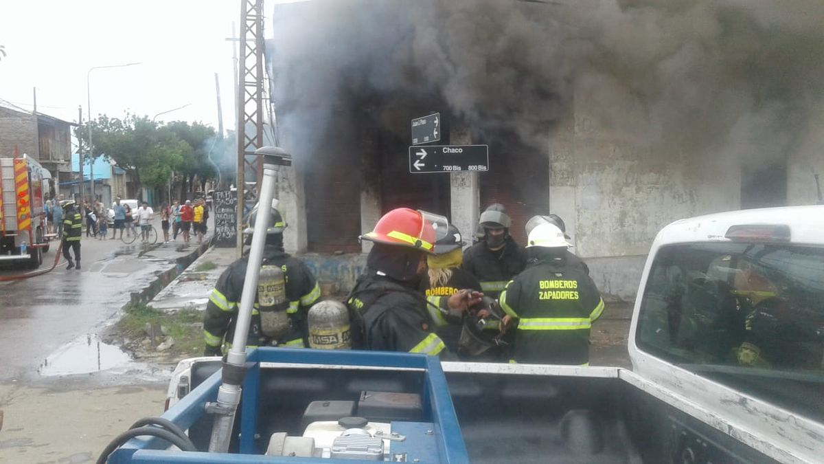 Un Voraz Incendio Causó Serios Daños En Una Compraventa 8610