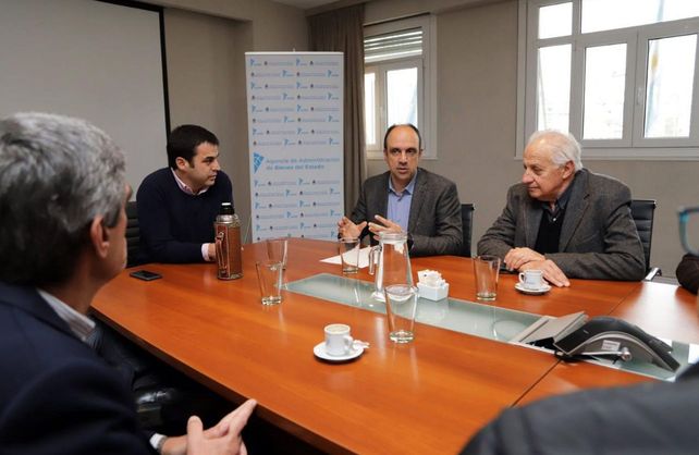 El intendente junto a el administrador de la Agencia de Administración de Bienes del Estado (AABE)