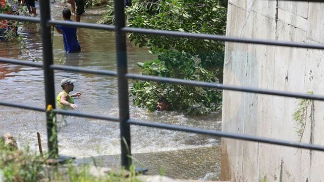 La policía suspendió la búsqueda de Fiorella en el arroyo Antoñico