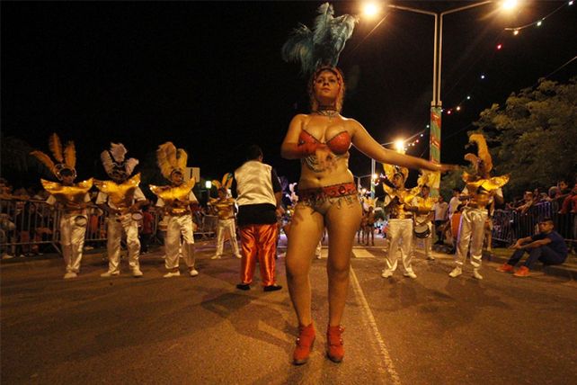 Carnavales entre Todos: 20 mil personas participaron de los corsos en Costanera Este