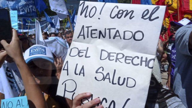 El paro y movilización de CGT y CTA se replica en Paraná: Más que un llamado a la lucha