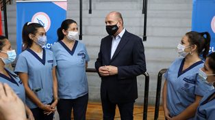 El gobierno confía en vacunar a todos los docentes prioritarios antes del 15 de marzo