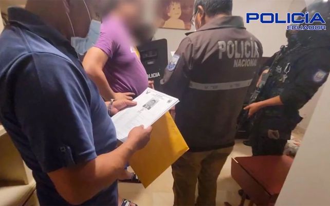 Mega operativo en Ecuador: 30 jueces, fiscales y policías detenidos por vínculos con el narco