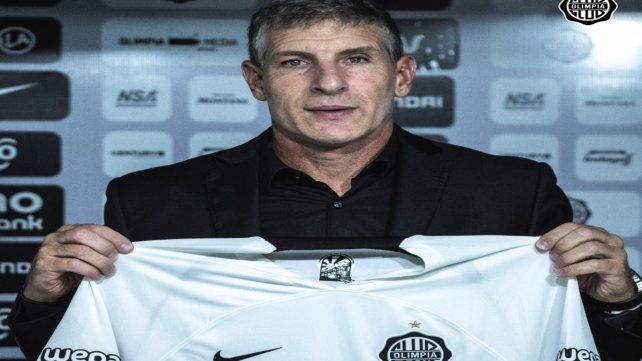 Martín Palermo cerró su etapa en Olimpia de Paraguay.