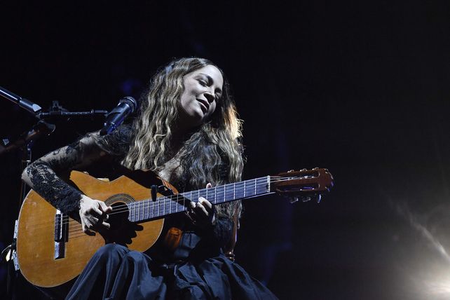 Natalia Lafourcade mira hacia el pasado y el futuro a sus 40 años