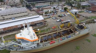 Se comenzó a dragar el canal de acceso al Puerto por la bajante