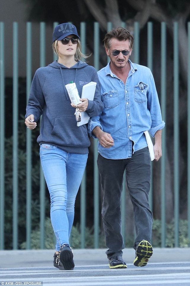 Sean Penn a los besos con Leila George, la hija de 24 años de Vincent DOnofrio
