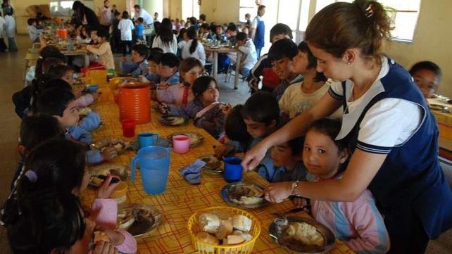 El 51 por ciento de los estudiantes en Santa Fe desayunan o meriendan en la escuela