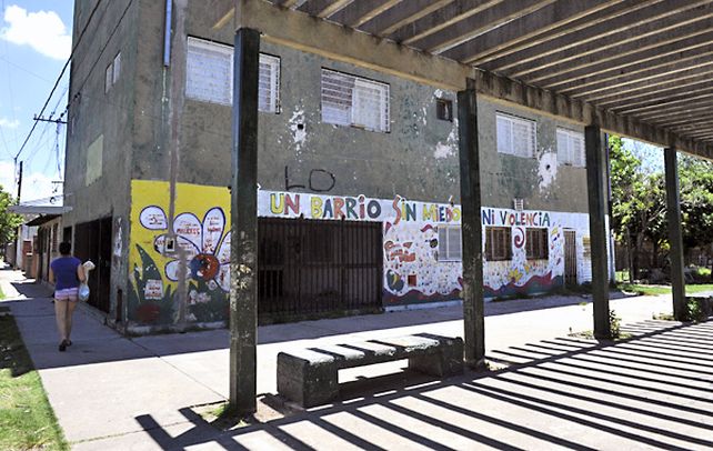 El mural. En Bielsa y Magallanes hay un polideportivo en estado de abandono. Allí comenzó la pelea que terminó con la vida de Mercedes Delgado