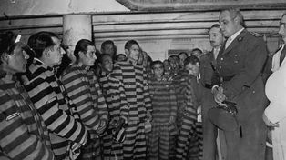 Presos con uniformes: en 1947 se dejaron de usar por orden del presidente Juan Domingo Perón y el director general de Institutos Penales de la Nación, Roberto Petinatto (foto).&nbsp;