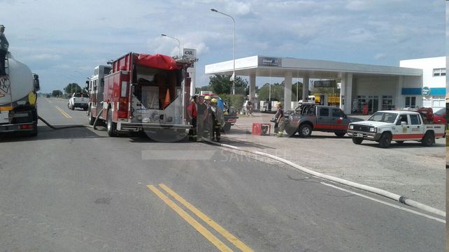 Se incendió el acoplado de un camión en tránsito por la ruta provincial Nº 13 en Estación Clucellas