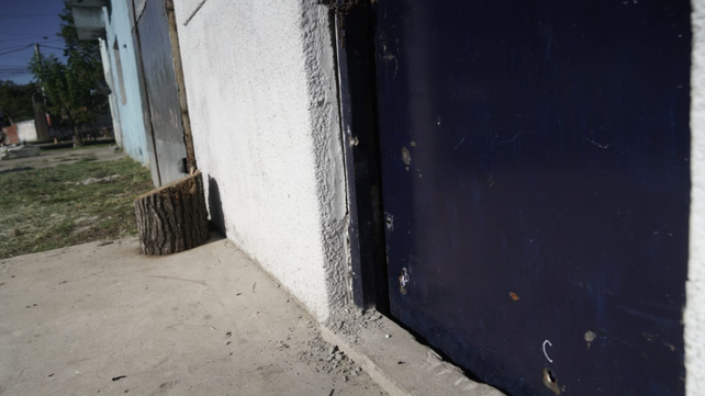 Balacera en la zona sur. La vivienda luce las detonaciones en la puerta de ingreso.
