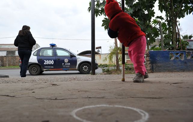 Carolina Aranda y Eliana Zalalzar fueron asesinadas cuando comían un pancho frente a una casa de 27 de Febrero al 4100. (Foto: Celina Mutti Lovera)