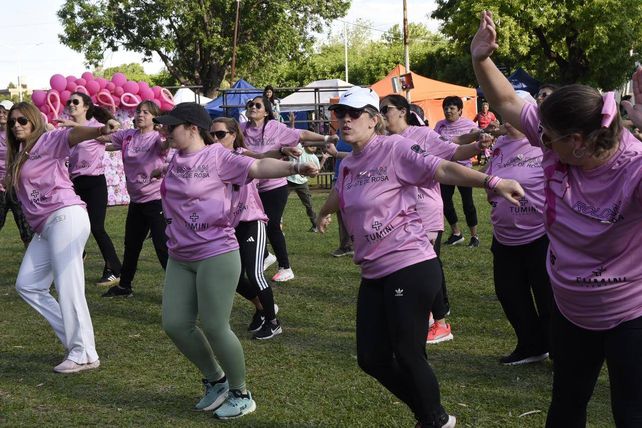 Octubre Rosa en Roldán. El sábado último organizaron una emotiva jornada de concientización sobre el cáncer de mama