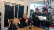 Efectivos de Prefectura durante la detención del sindicalista Pata Medina, junto a su esposa.