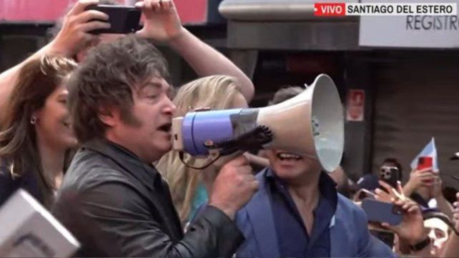 Javier Milei estuvo en Santiago del Estero y esta tarde va a Tucumán