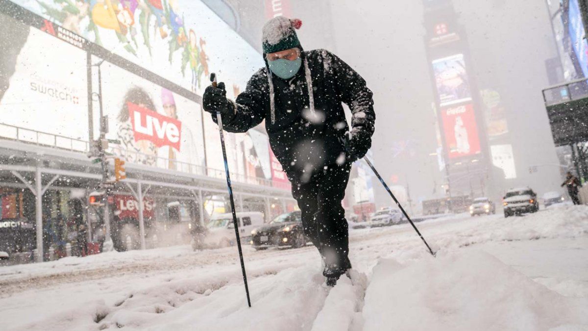 Images of historic snowfall in New York