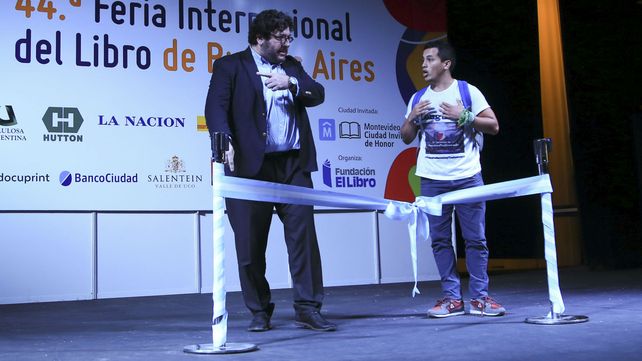 Reclamo. Un estudiante cruza al ministro de Cultura Pablo Avelluto.&nbsp;