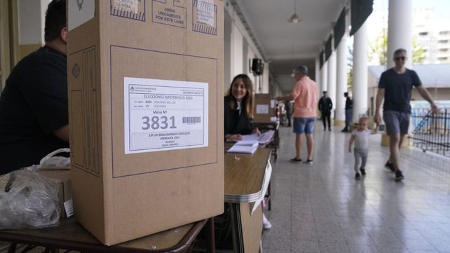 La segunda vuelta de las elecciones se desarrolla con normalidad en las escuelas