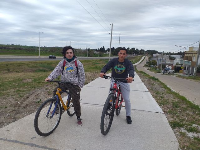 Los dos amigos aprovecharon la ciclovía.&nbsp;