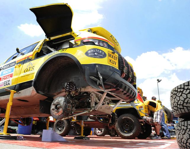 Puesta a punto de los vehículos del Dakar