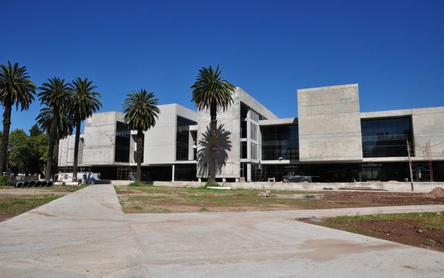 El nuevo edificio judicial se erige en la manzana comprendida por las calles Sarmiento