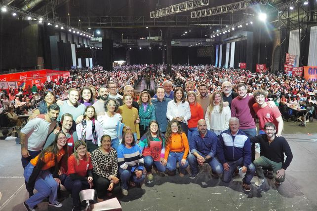 Las autoridades del Partido Socialista encabezaron un acto en el salón Metropolitano de Rosario