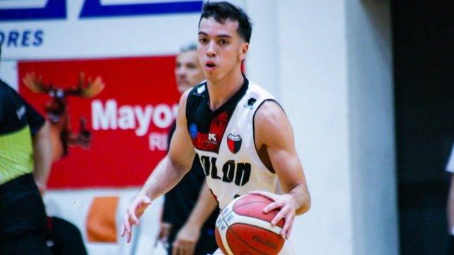 Colón resistió en el final y festejó en Mendoza