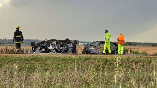 Tres mujeres fallecidas y un hombre herido grave por un choque frontal en la ruta 14