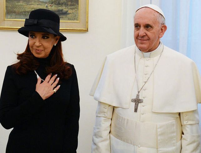 La presidenta contó detalles del viaje a Roma via twitter.
