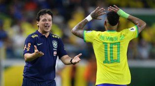 DT Diniz: Neymar vino a Brasil a hacer esto