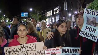Familiares, amigos y vecinos de Mauro Villamil se juntaron en San Martín y Uriburu para reclamar por justicia. El pedido se repitió en Oroño y Uriburu y en barrio Rucci. (Foto: captura de TV)