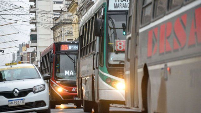 Colectivos: Gobernadores e intendentes rechazan la quita de subsidios