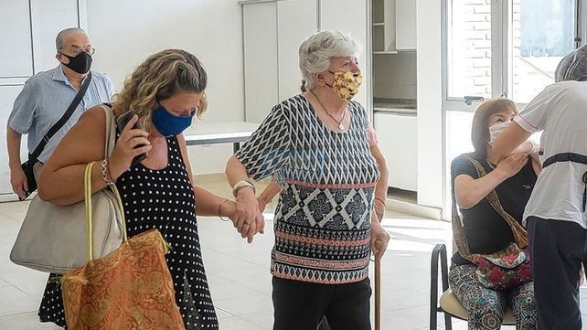 Covid-19: comenzaron a vacunar a mayores de 70 años