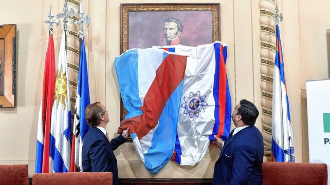 Gustavo Bordet fue a Paysandú a homenajear a Artigas