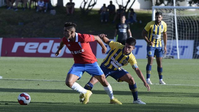Mejorado. Russo cambi&oacute; esquema y puso l&iacute;nea de tres ante Cat&oacute;lica. Central jug&oacute; su mejor partido ante un duro rival.