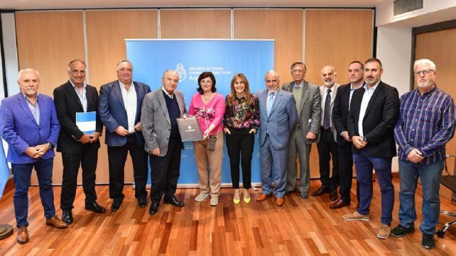 Empleados de comercio acordaron un aumento salarial de 19,5%