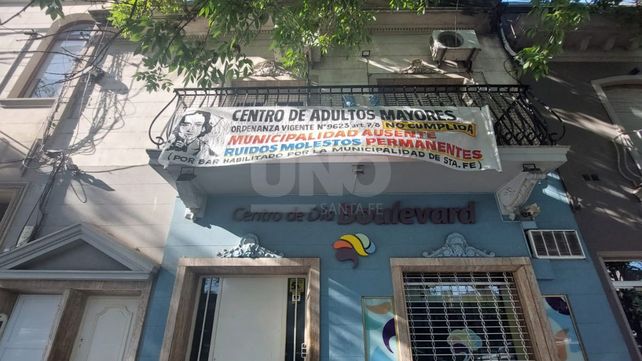 Centro de día escrachó a la Municipalidad por la falta de control hacia un bar lindero